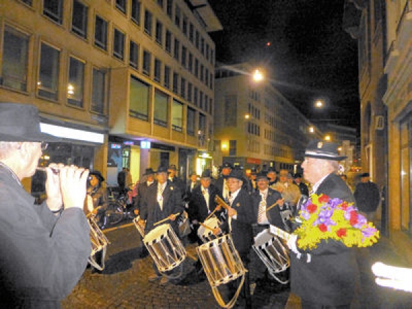 Die L&auml;lli Alte Garde bummelt