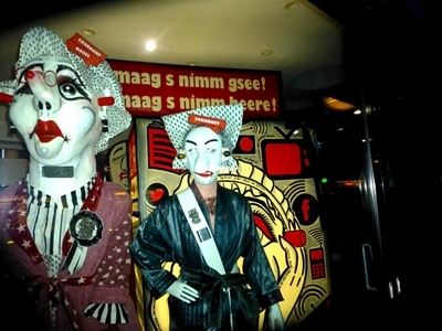 Der Altgarde Vortrab geniesst den Fasnacht-Spaziergang